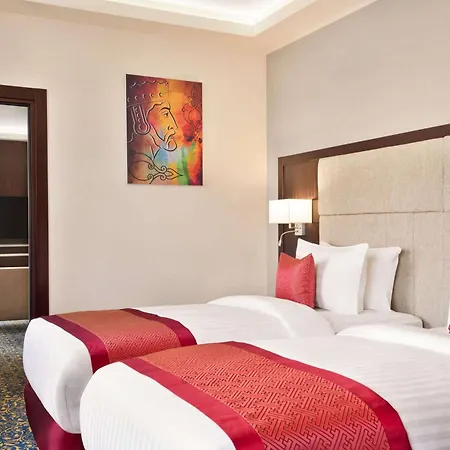 Ramada Hotel & Suites By Wyndham Yerevan-2