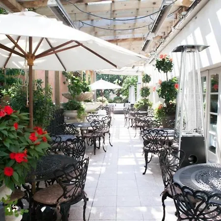 Grand Hotel & Suites-2