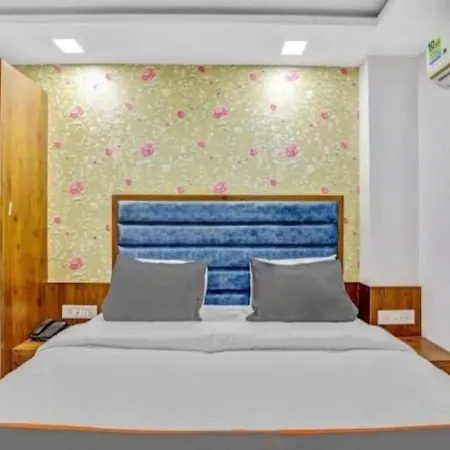 Hotel Lux Inn Ahmedabad-3