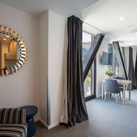 Ramada By Wyndham Queenstown Central-3