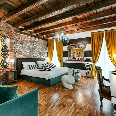 Aurum - Como Luxury Suites-2
