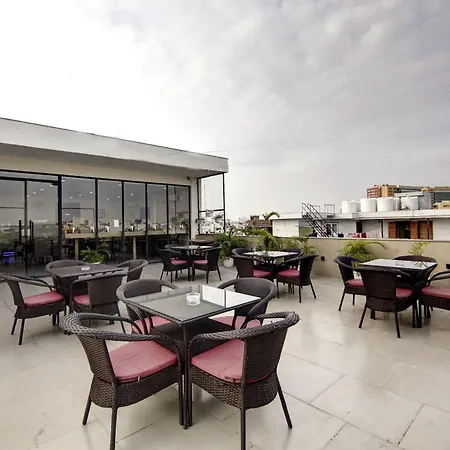Saltstayz Select - Unitech Cyber Park-3