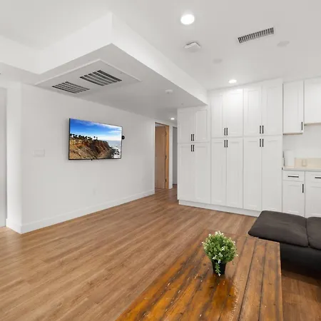 Charming Urban Retreat Near Usc In La- Private Room With Share Living Room With Kitchen-3