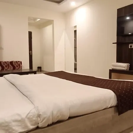 Hotel Embassy International-3
