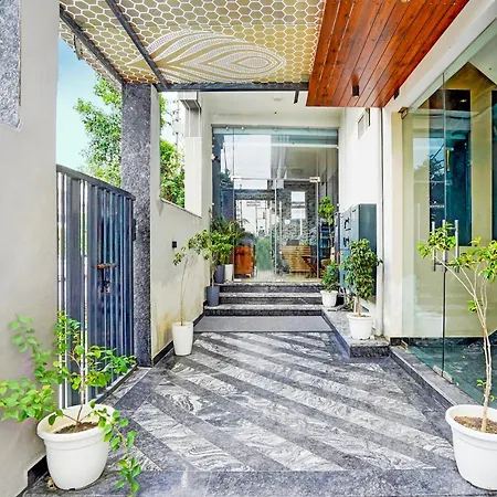 Super Townhouse Oak Sector 116 Noida-3