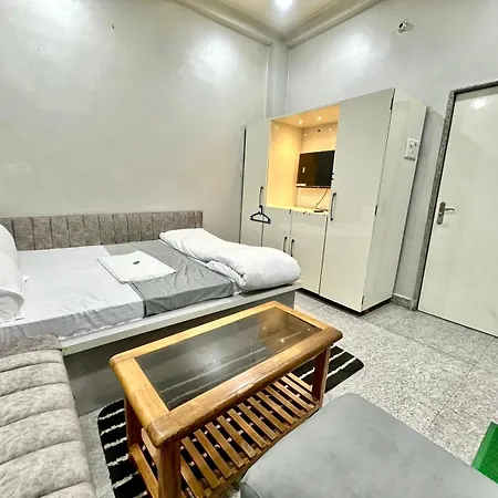 Hotel Prakash Guest House ! Varanasi ! Fully-Air-Conditioned Hotel At Prime Location With Off Site Parking Availability, Near Kashi Vishwanath Temple, And Ganga Ghat, Newly Constructed And Luxurious Rooms - 3-2