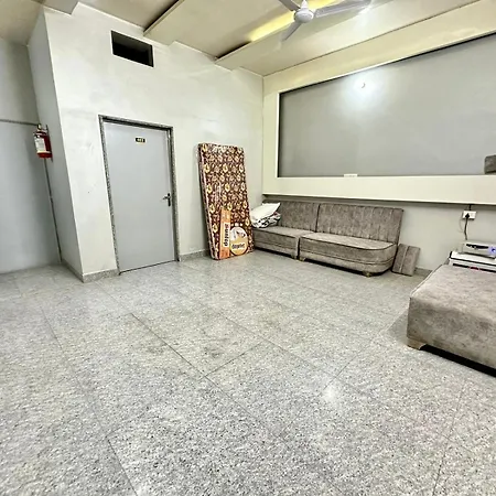 Hotel Prakash Guest House ! Varanasi ! Fully-Air-Conditioned Hotel At Prime Location With Off Site Parking Availability, Near Kashi Vishwanath Temple, And Ganga Ghat, Newly Constructed And Luxurious Rooms - 3-3