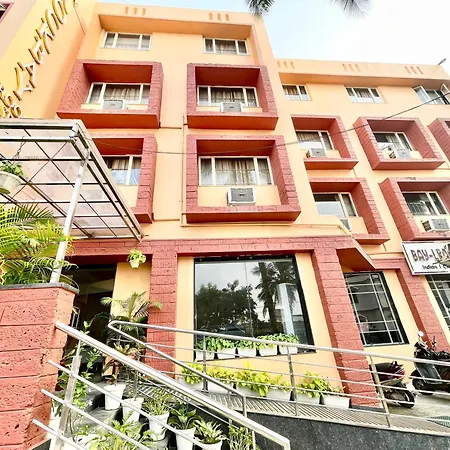 Hotel Rockbay: Beachfront Oasis with Pool and Temple Proximity-2