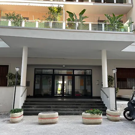 B&B Villa Sant'Elmo Con Parcheggio Interno-3