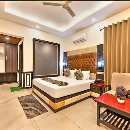 Wood Stock Kasauli-Rooms With Balcony & Cottages With Private Terrace-Panoramic View -Adjoining Forest Track-2