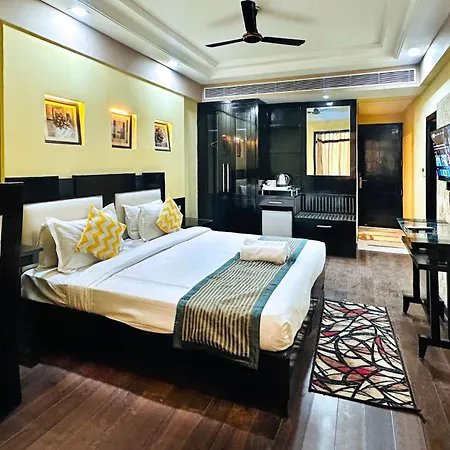 Posh Suites - Golf Course Road-3