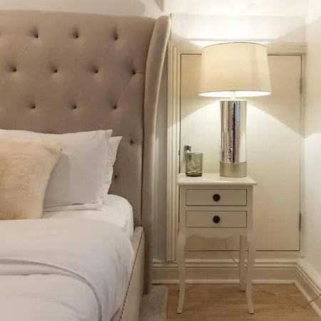 Spacious 1 Bed Sloane Square-2