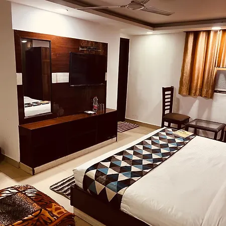 Hotel Vista Premium Tark A Family Hotel Near Igi Airport Delhi-3