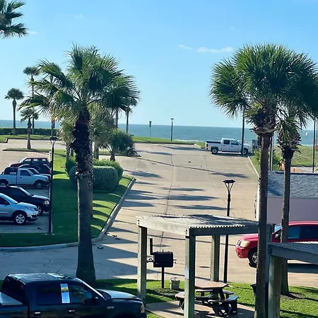 Cozy Galveston Beach Front Condo-3