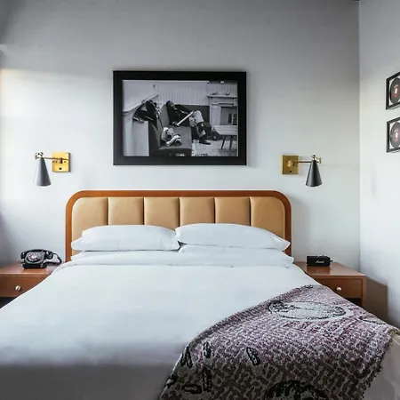 Dew Drop Inn Hotel & Lounge-2