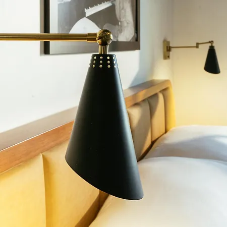 Dew Drop Inn Hotel & Lounge-3