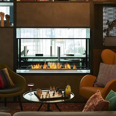 Moxy York-3