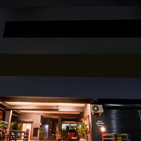 Townhouse Inn24 Airport-2