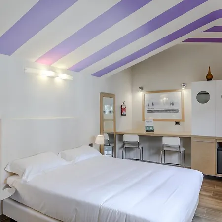 Hotiday Aparthotel Firenze-3