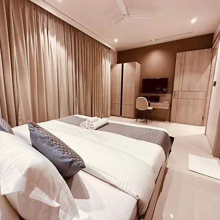The Lodgers Luxury Hotel Near Golf Course Road Gurgaon-3