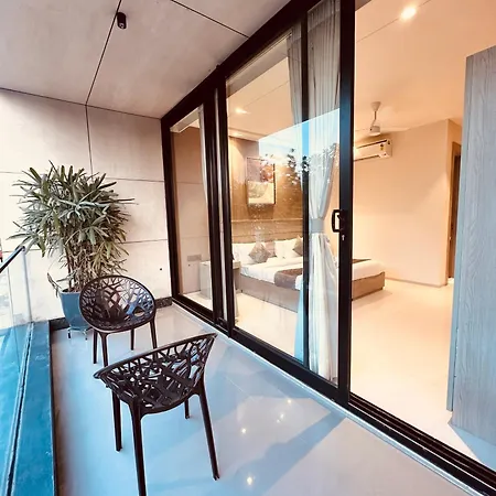 The Lodgers Luxury Hotel Near Golf Course Road Gurgaon-2
