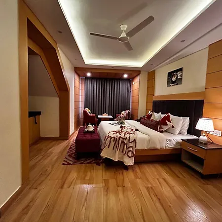 Hotel Super @Mall Road-3