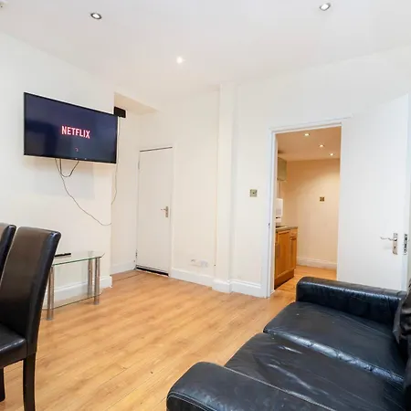 Hyde Park Rooms & Apartments-3