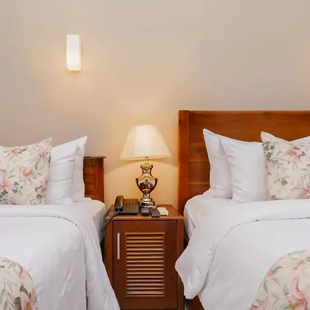Hotel Travellers Nest Kandy-3