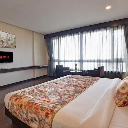 Summit Montana Suites & Spa At Mall-2