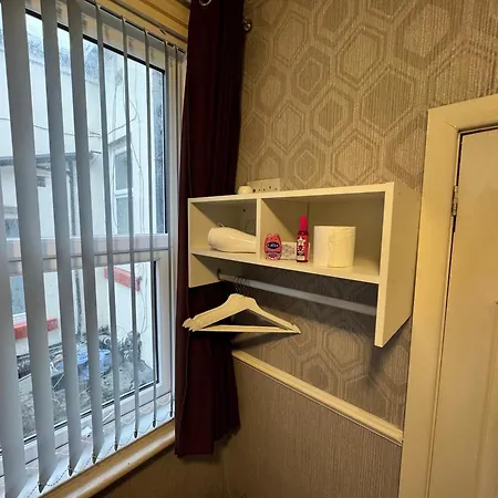 B&B Runway Blackpool - Minutes From Winter Gardens - Dog Friendly - Exceptionally Quiet - Very Close H&A Social Club (Adults Only)-2