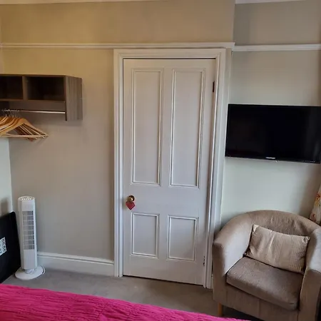 Montfort Cottage Guest House-3