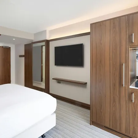 Courtyard By Marriott Oxford City Centre-3