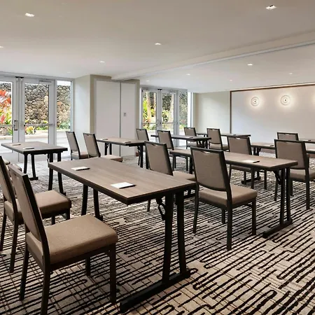 Ac Hotel By Marriott Honolulu-3