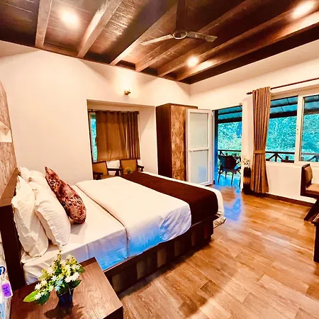 Nature Valley Farmhouse Resort By Raarees, Munnar #Lap Of Nature #Premium Rooms #Big Parking #Scenic View #Garden With Fireplace #Property Of The Year-2