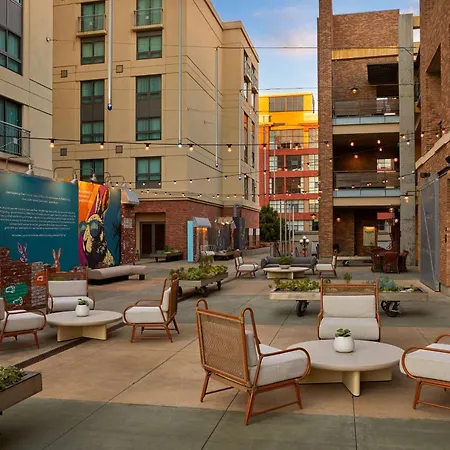Hilton San Diego Gaslamp Quarter-2