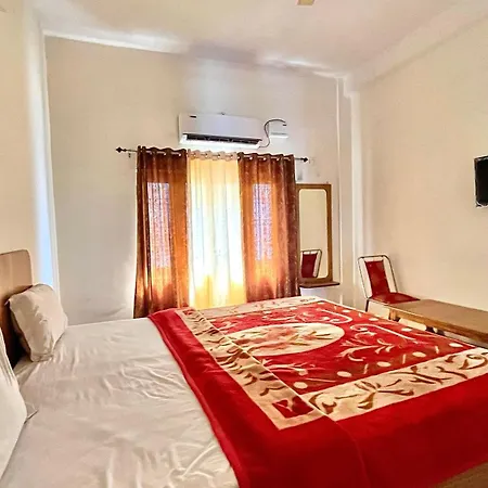 Aditya Palace Orchha-3