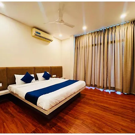 Sea Beach Hotel K I N G R E S O R T Near Sea Beach And Garden-2