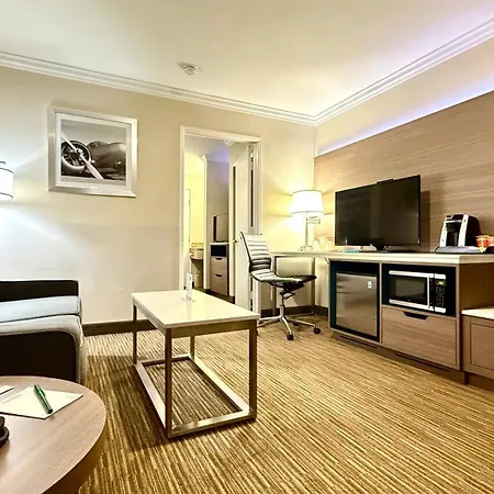 Quality Inn & Suites Los Angeles Airport - Stadium District-2