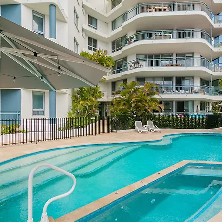 Oceanside Resort - Absolute Beachfront Apartments-3