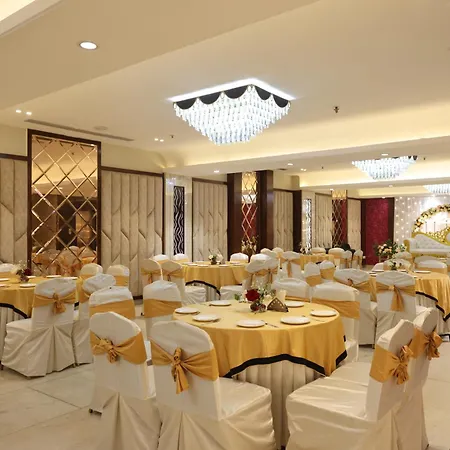 Hotel The Saffron Park-3
