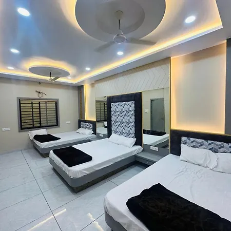 Hotel Om Shree Palace ,Main Road Near Mahakal Temple And Railway Station-3