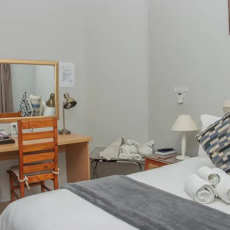 Woodpecker'S Inn Guest House-2