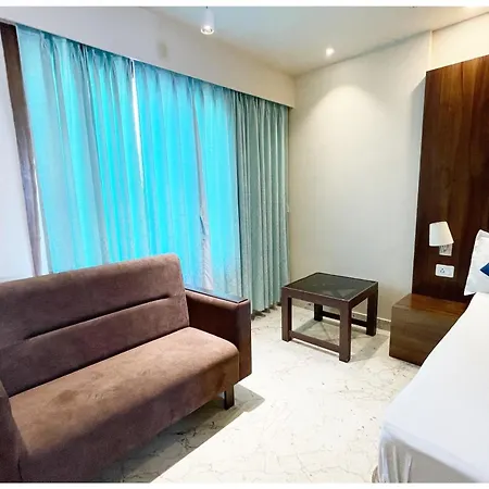 Puri Hotel A M B I K A - P A L A C E Near Sea Beach And Temple-2