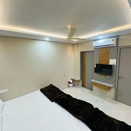 Hotel Om Shree Palace ,Main Road Near Mahakal Temple And Railway Station-2