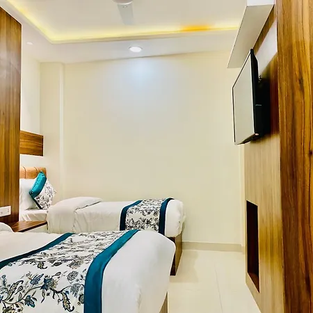 Hotel White House Walking Distance From Golden Temple- With Parking-2