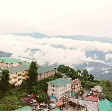 Darjeeling Hotel P I T S T O P Near Railway Station And Temple-2