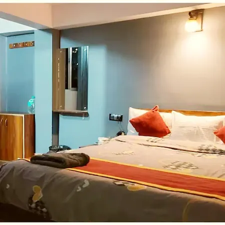 Darjeeling Hotel P I T S T O P Near Railway Station And Temple-3