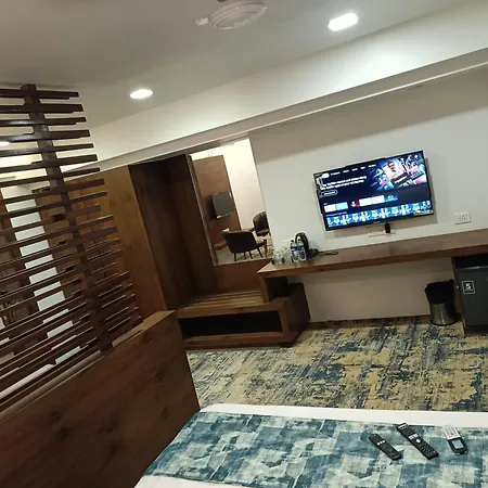 Hotel Dakshin Grandeur-3