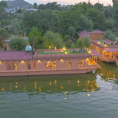 Peacock Houseboats-3