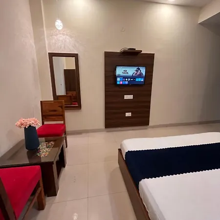 Hotel Kakkar Palace Ludhiana !! Near Railway Station, Ghanta Ghar & Chaura Bazaar ! Parking ! Lift ! Prime Location ! Couple Friendly-2